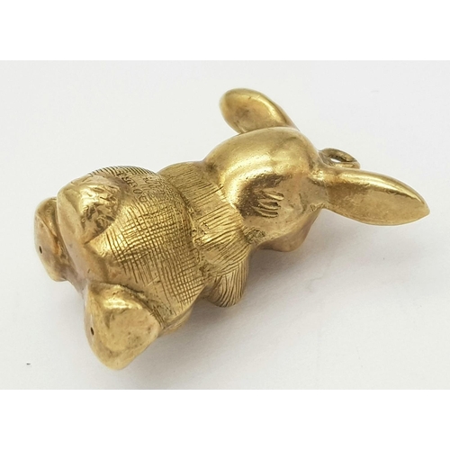 776 - A 9K YELLOW GOLD RABBIT CHARM. 2.15G IN WEIGHT. APPROX 2CM IN LENGTH. Ref: SC 5007.