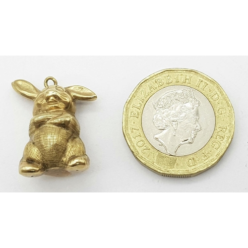 776 - A 9K YELLOW GOLD RABBIT CHARM. 2.15G IN WEIGHT. APPROX 2CM IN LENGTH. Ref: SC 5007.