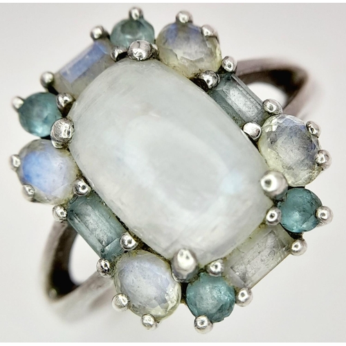 1008 - STERLING SILVER MOONSTONE & GEM SET COCKTAIL RING. 6.4G IN WEIGHT. SIZE T. Ref: 8777.