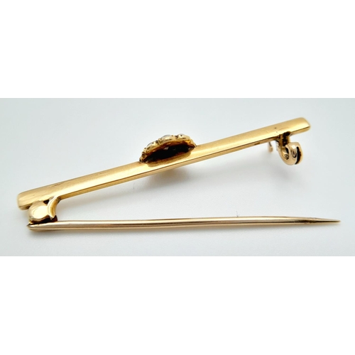 1050 - A 14K YELLOW GOLD VINTAGE OLD CUT DIAMOND & PEARL BAR BROOCH. 0.10CT. 2.7G IN WEIGHT. APPROX 4CM IN ... 