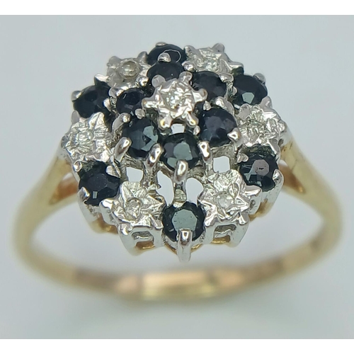 1092 - A 9K YELLOW GOLD DIAMOND & SAPPHIRE CLUSTER RING. 2.3G IN WEIGHT. SIZE N. Ref: 6275.