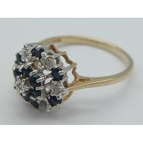 1092 - A 9K YELLOW GOLD DIAMOND & SAPPHIRE CLUSTER RING. 2.3G IN WEIGHT. SIZE N. Ref: 6275.