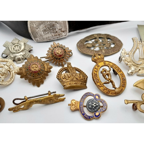 726 - A Parcel of 18 Military and Associated Organisations Vintage Badges etc Including Vintage British Le... 