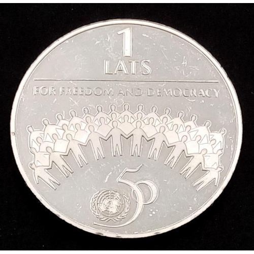 625 - A Silver Commemorative Latvian 1995 Republika Coin - 50th Anniversary of the U.N. High grade. 4cm di... 