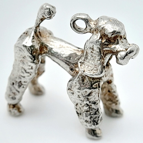 1064 - A STERLING SILVER POODLE DOG CHARM. 4.6G IN WEIGHT. Ref: 8772.