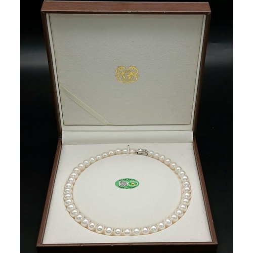 526 - An excellent quality pearl necklace, 9 to 10 mm white spherical natural pearls, individually knotted... 