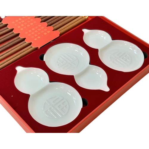 657 - A Japanese Chopstick and Bowl Set. 12 chopsticks and six bowls. All as new in original packaging wit... 