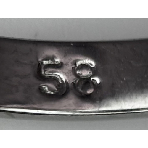 890 - An interesting group of six rings -some silver examples- with a variety of gems. Total weight: 25.6 ... 