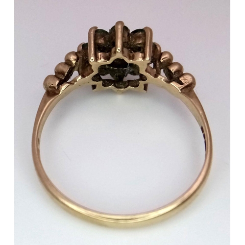 905 - A vintage 9 K yellow gold ring with a small diamond surrounded by eight round cut emeralds. Size: O1... 