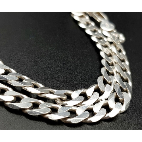 660 - A charming Solid Silver 925 curb chain necklace, 31.7 grams, 51cm. Excellent condition