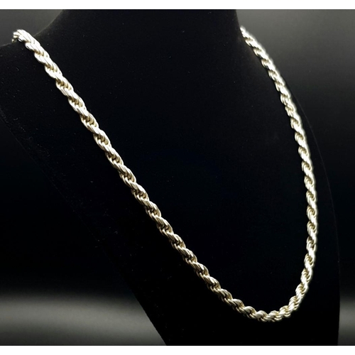 667 - A beautiful Solid Silver 925 Rope Chain Necklace, 41.7 grams, 60.5cm. In very good condition.