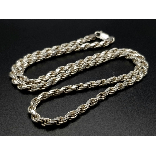 667 - A beautiful Solid Silver 925 Rope Chain Necklace, 41.7 grams, 60.5cm. In very good condition.