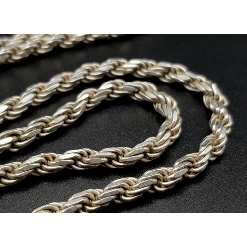 667 - A beautiful Solid Silver 925 Rope Chain Necklace, 41.7 grams, 60.5cm. In very good condition.