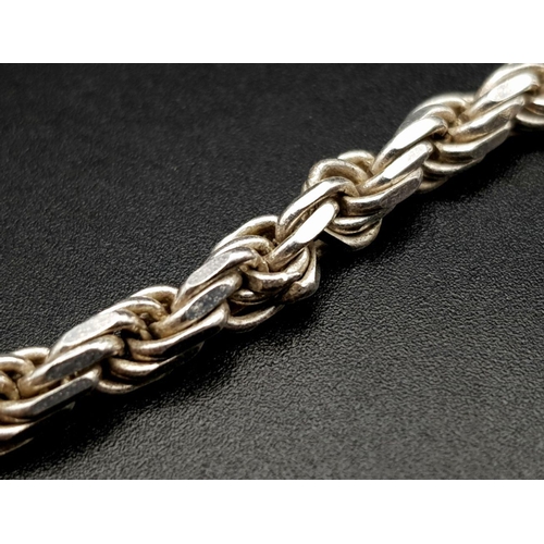 667 - A beautiful Solid Silver 925 Rope Chain Necklace, 41.7 grams, 60.5cm. In very good condition.