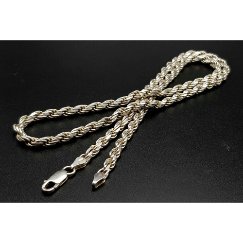 667 - A beautiful Solid Silver 925 Rope Chain Necklace, 41.7 grams, 60.5cm. In very good condition.