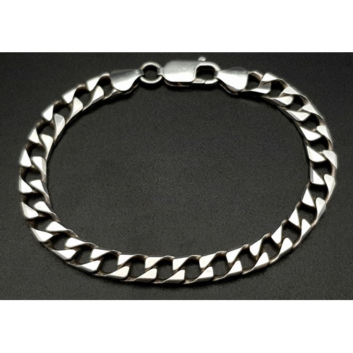 894 - A very attractive Solid Silver 925 Curb Chain Bracelet, 15.6 grams, 19.5cm. In excellent condition.