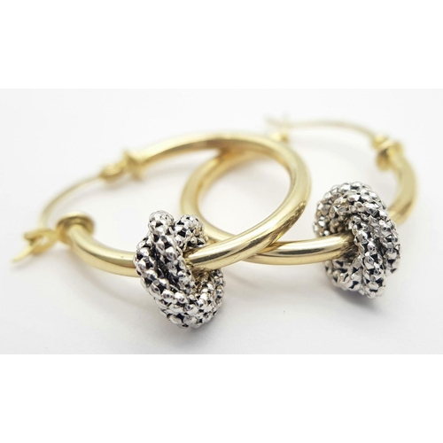 994 - A 9K YELLOW GOLD HOOP EARRINGS WITH WHITE GOLD TWIST ADD ONS. 2G IN WEIGHT. 2CM DIAMETER. Ref: SC 50... 