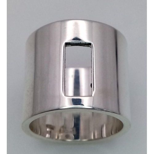 954 - A Gucci Designer Sterling Silver Ring. Size K. 16mm width. 13.5g