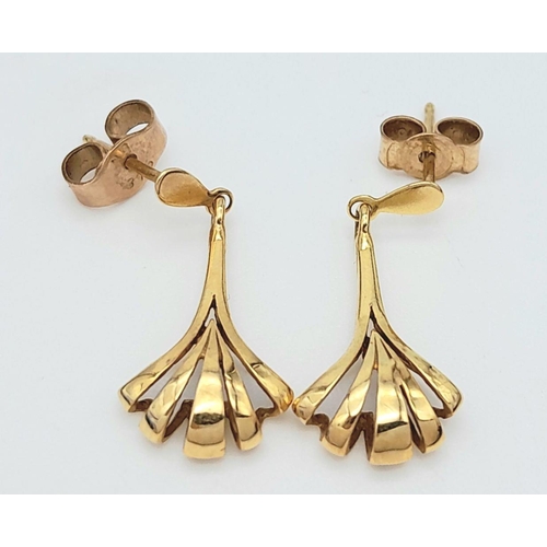 754 - Attractive pair of 9 carat GOLD EARRINGS. Contemporary drop design, complete with gold backs. 1.15 g... 