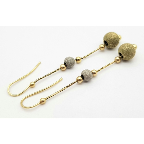 761 - A Pair of 9K Yellow Gold Glitterball Drop Earrings. 5cm drop.
3g total weight.