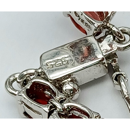 562 - An Almandine Garnet Tennis Bracelet on 925 Silver. 32ctw. 19cm length, 21g total weight. Comes in pr... 