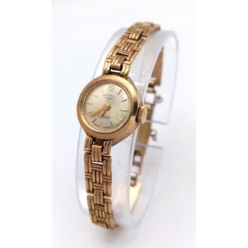 576 - A VERY PRETTY VINTAGE 9K GOLD LADIES WRISTWATCH WITH ORNATE 9K GOLD STRAP , GOOD WORKING ORDER. GLAS... 