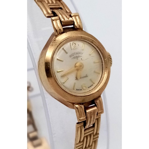 576 - A VERY PRETTY VINTAGE 9K GOLD LADIES WRISTWATCH WITH ORNATE 9K GOLD STRAP , GOOD WORKING ORDER. GLAS... 