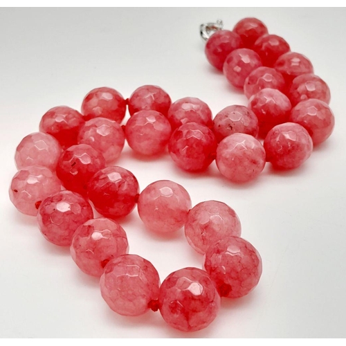 828 - A Faceted Pink/Red Jade Beaded Necklace. 14mm beads. 42cm necklace length.