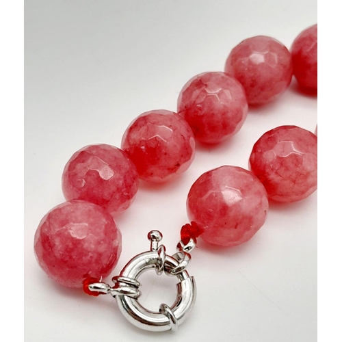 828 - A Faceted Pink/Red Jade Beaded Necklace. 14mm beads. 42cm necklace length.