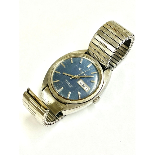 1552 - A Vintage automatic Accurist date watch working , strap at fault .