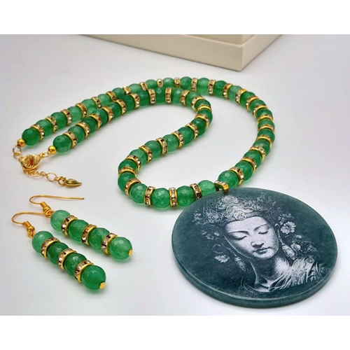 175 - A beautiful green jade necklace and earrings set with a large (5.5 cm) jade pendant with an amazing ... 