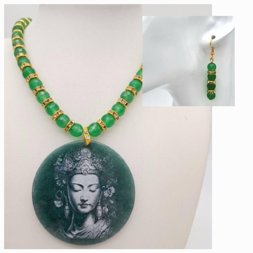 175 - A beautiful green jade necklace and earrings set with a large (5.5 cm) jade pendant with an amazing ... 