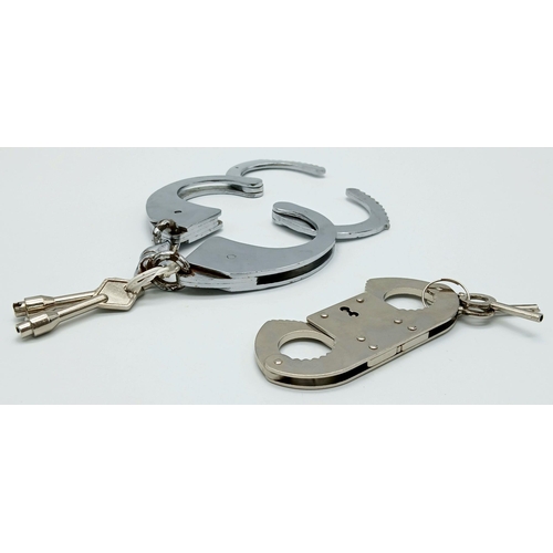 210 - A vintage HIATTS 1960 handcuffs with two keys, the preferred “bracelets” of security forces all over... 