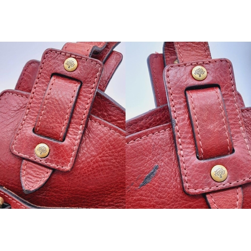 449 - A Vintage Mulberry Dark Red Leather Handbag. Textured red leather exterior with clip open compartmen... 