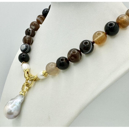 589 - A Striped Earth-Toned Agate Necklace with Hanging Baroque Pendant. 12mm beads. 6cm pendant length. G... 