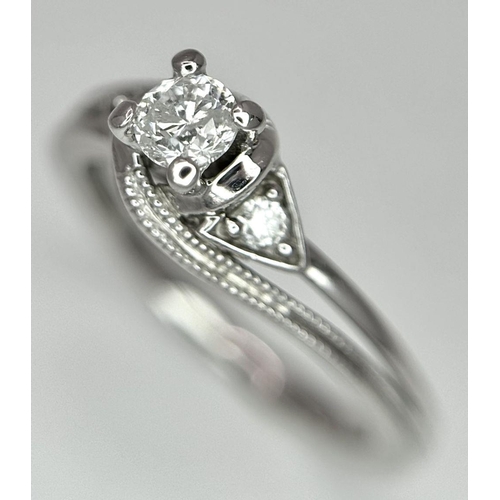 341 - 9K WHITE GOLD DIAMOND RING. 0.33CT. 2.6G IN WEIGHT. SIZE L.
Ref: 8270.