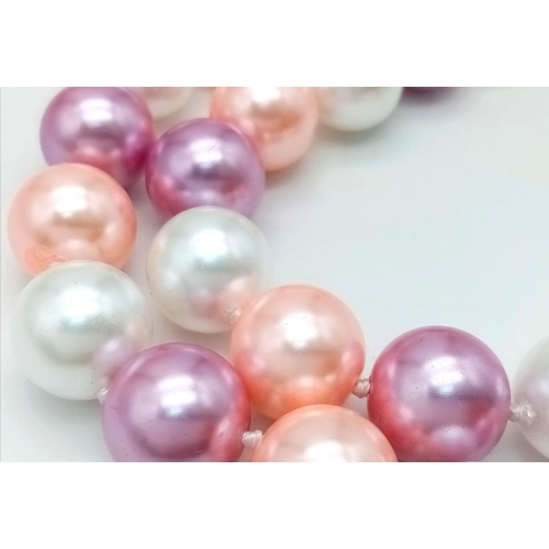 1492 - A Delightful Pastel Coloured South Sea Pearl Shell Necklace.
14mm beads. 44cm necklace length.