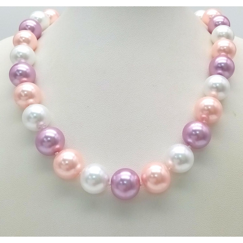 1492 - A Delightful Pastel Coloured South Sea Pearl Shell Necklace.
14mm beads. 44cm necklace length.