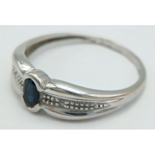 102 - AN 18K WHITE GOLD DIAMOND & SAPPHIRE RING. 2.1G IN WEIGHT. SIZE M. Ref: SC 6056.