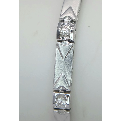 186 - A 18K WHITE GOLD 0.50CT DIAMOND BRACELET. TOTAL WEIGHT 8.6G. TOTAL LENGTH 17.5CM. REF MECH 22 1