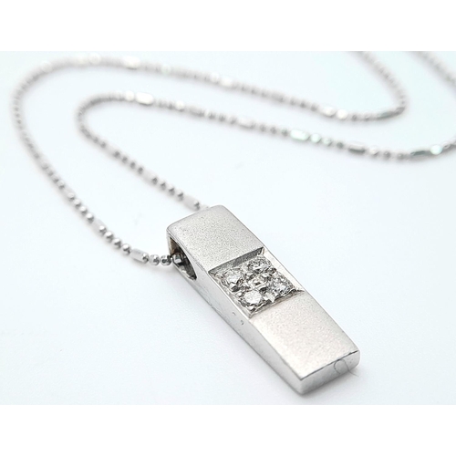 193 - A 18K WHITE GOLD DIAMOND SET PENDANT ON 16