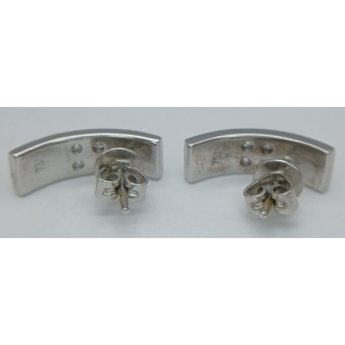 200 - A PAIR OF 18K WHITE GOLD 0.30CT DIAMOND EARRINGS. TOTAL WEIGHT 5.5G. REF MECH 22-3