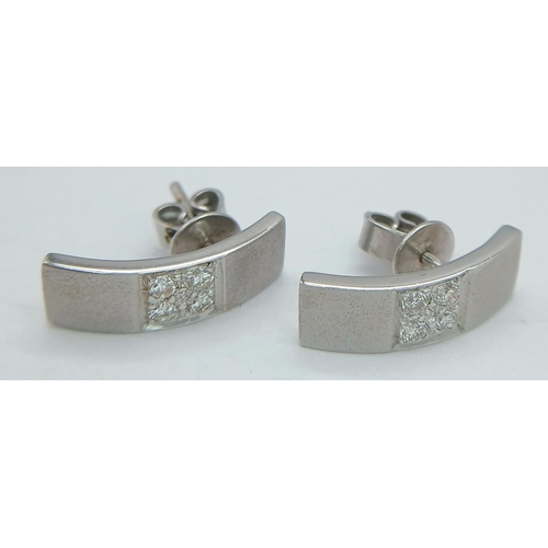 200 - A PAIR OF 18K WHITE GOLD 0.30CT DIAMOND EARRINGS. TOTAL WEIGHT 5.5G. REF MECH 22-3