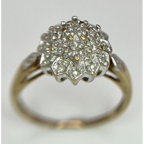 306 - A 9K YELLOW GOLD DIAMOND CLUSTER RING 3.1G TOTAL WEIGHT, SIZE P 1/2.

ref: SC 6003