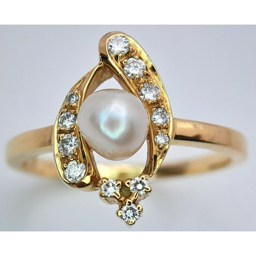 383 - 18K YELLOW GOLD DIAMOND & PEARL RING. 3.5G IN WEIGHT. SIZE M AND 1/2. Ref: SC 6054.