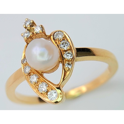 383 - 18K YELLOW GOLD DIAMOND & PEARL RING. 3.5G IN WEIGHT. SIZE M AND 1/2. Ref: SC 6054.