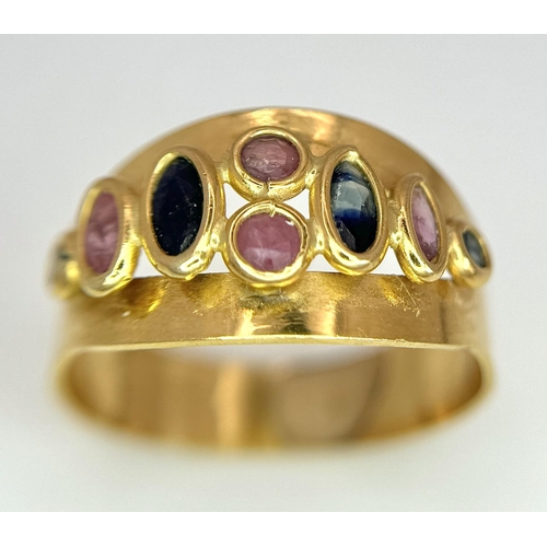 404 - AN 18K YELLOW GOLD BLUE & RED STONE SET RING ( BELIEVED TO BE RUBY & SAPPHIRES ) 3.5G TOTAL WEIGHT, ... 