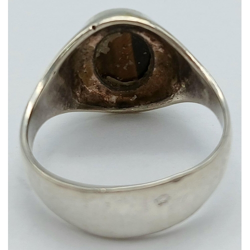 432 - A STERLING SILVER TIGERS EYE RING 4.2G TOTAL WEIGHT, SIZE P. 

ref: SC 6063