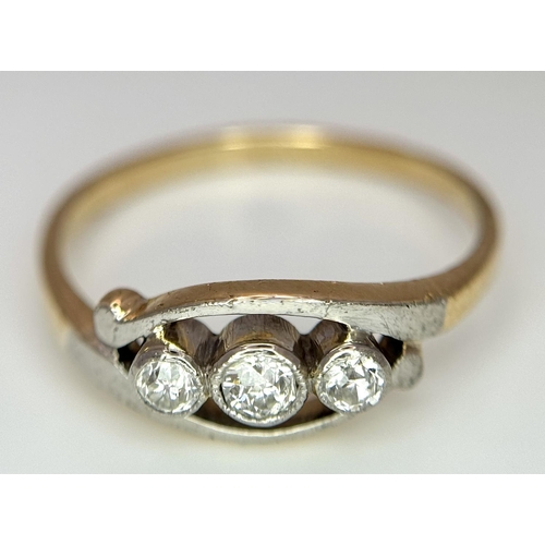 488 - AN 18K YELLOW GOLD & PLATINUM THREE STONE OLD CUT DIAMOND RING 2.2G TOTAL WEIGHT, SIZE N.

ref: SC 6... 