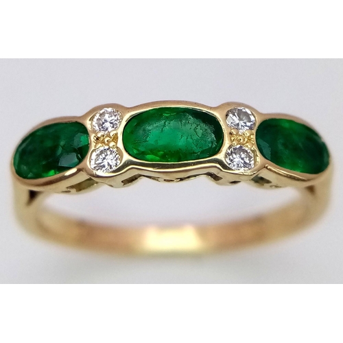 495 - A 18K YELLOW GOLD DIAMOND & EMERALD RING. TOTAL WEIGHT 2.8G. SIZE M. REF BLUND 6003